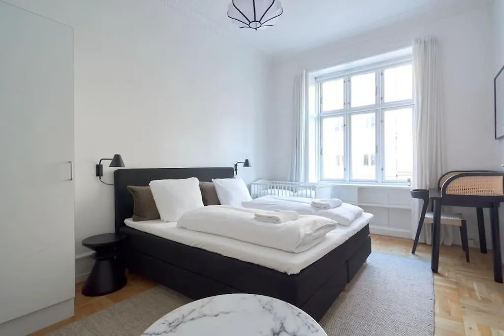 Moderen And Sleek 3Br With Bath By The Lakes And Metro Copenhagen Apartment