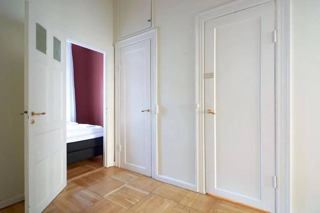 Apartment Moderen And Sleek 3Br With Bath By The Lakes And Metro Copenhagen