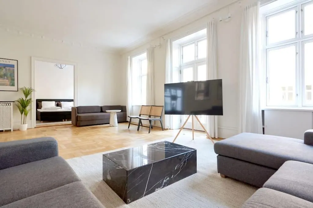 Moderen And Sleek 3Br With Bath By The Lakes And Metro location