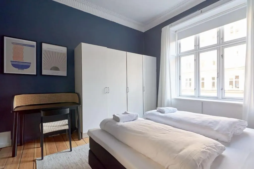 Apartment Moderen And Sleek 3Br With Bath By The Lakes And Metro Copenhagen