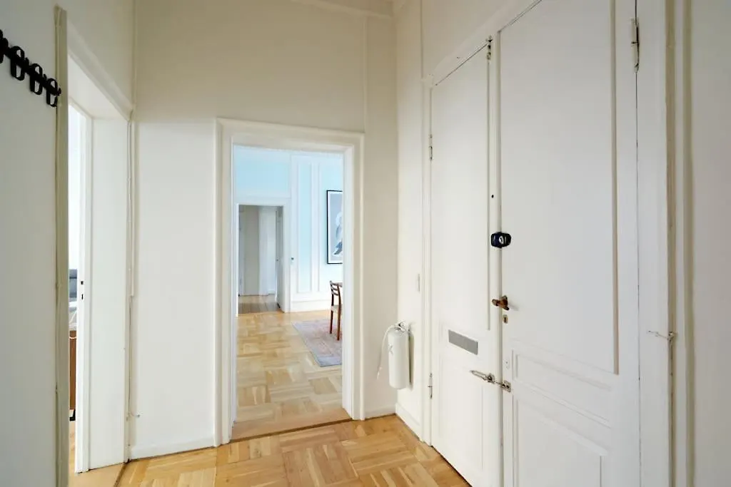 Moderen And Sleek 3Br With Bath By The Lakes And Metro Copenhagen 0*,