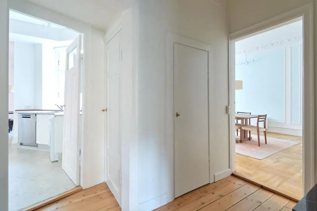 Moderen And Sleek 3Br With Bath By The Lakes And Metro Copenhagen 0*,  Denmark