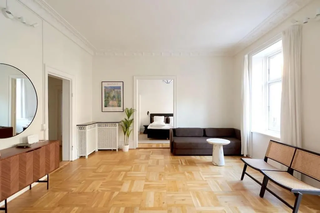 Moderen And Sleek 3Br With Bath By The Lakes And Metro Copenhagen Denmark