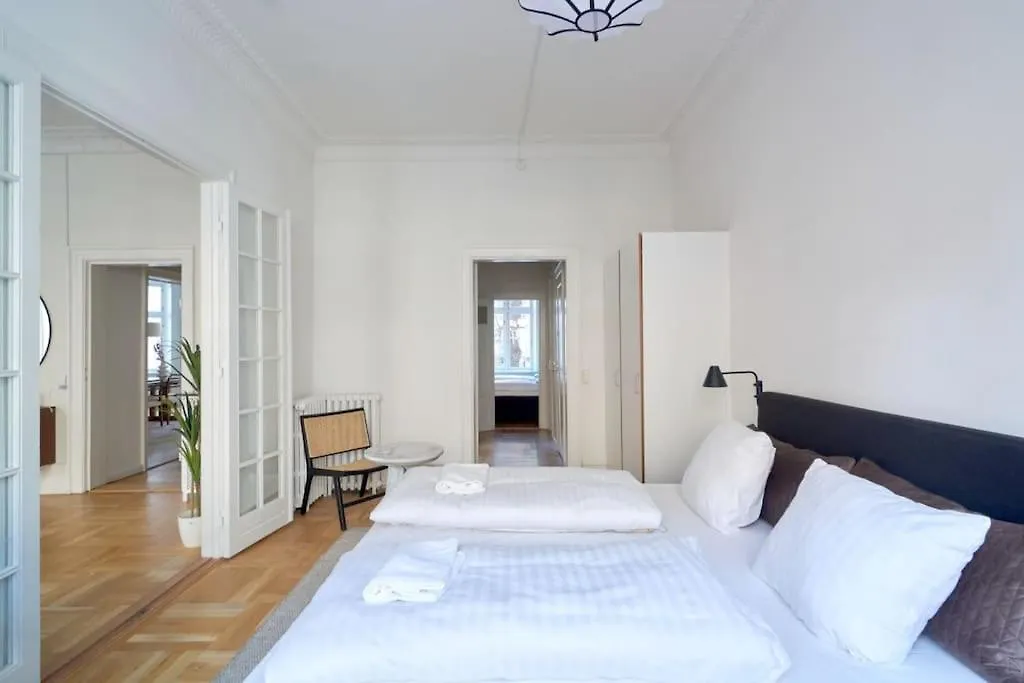 Moderen And Sleek 3Br With Bath By The Lakes And Metro Copenhagen Apartment