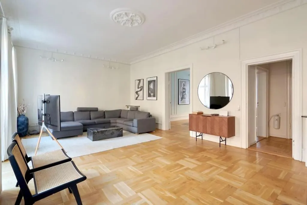 Moderen And Sleek 3Br With Bath By The Lakes And Metro Copenhagen Apartment