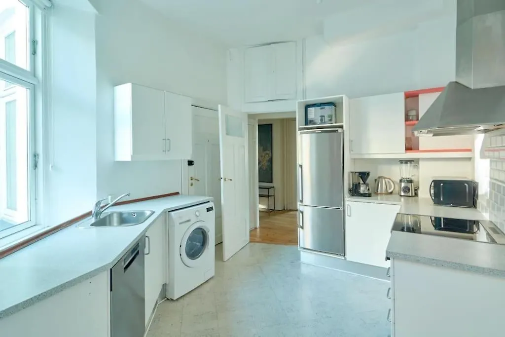 Moderen And Sleek 3Br With Bath By The Lakes And Metro Copenhagen