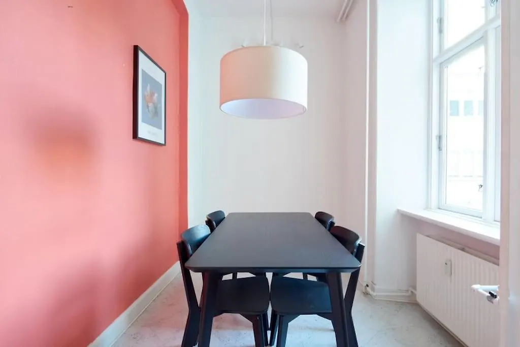 Apartment Moderen And Sleek 3Br With Bath By The Lakes And Metro Copenhagen