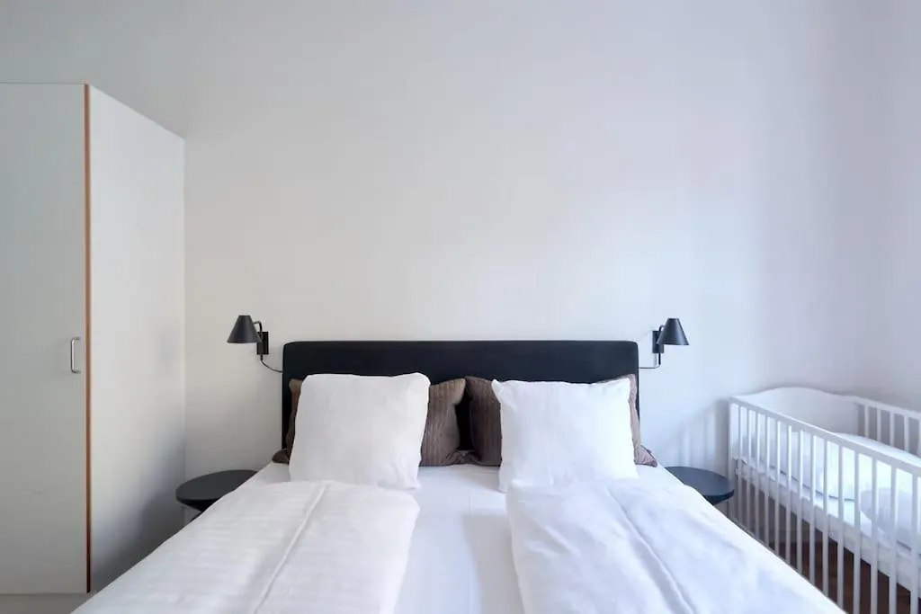 Moderen And Sleek 3Br With Bath By The Lakes And Metro Copenhagen Apartment