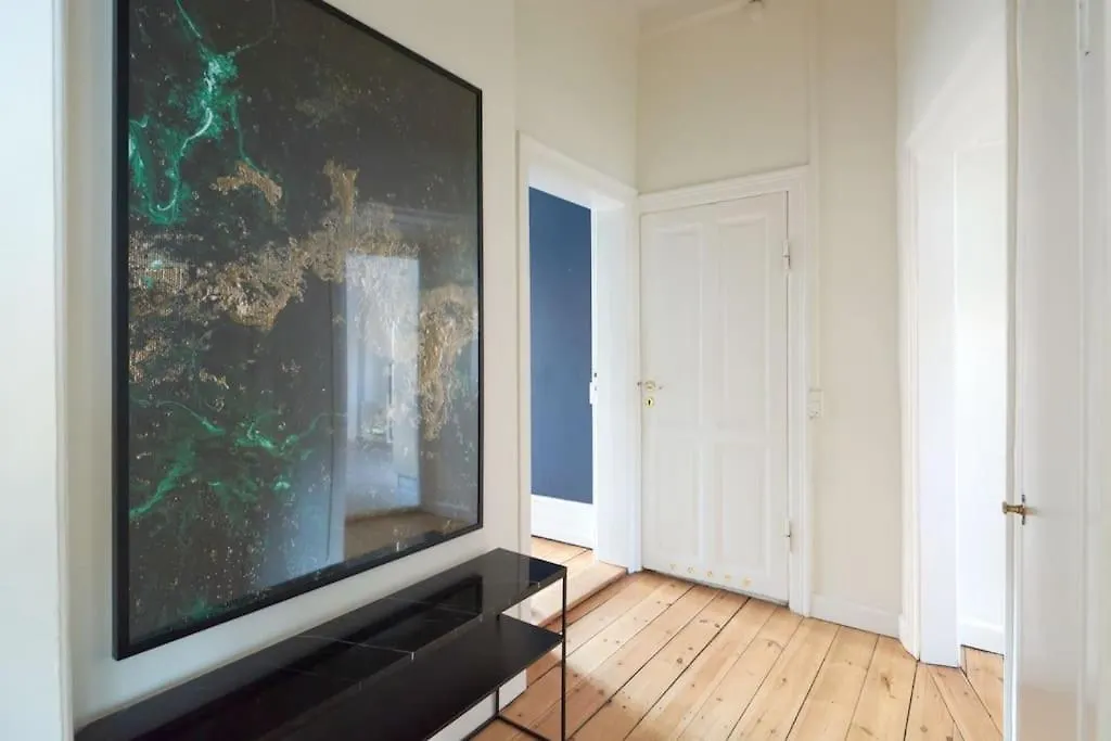 Moderen And Sleek 3Br With Bath By The Lakes And Metro Copenhagen Denmark