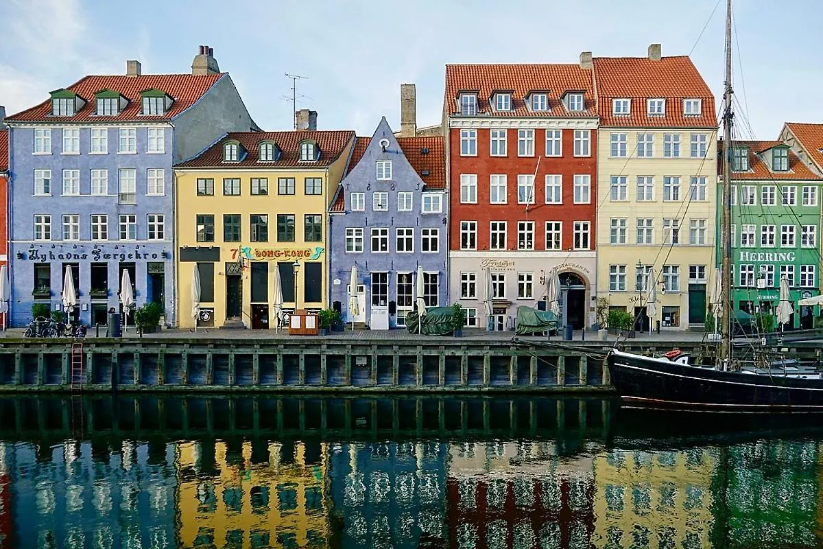 Moderen And Sleek 3Br With Bath By The Lakes And Metro Copenhagen Denmark